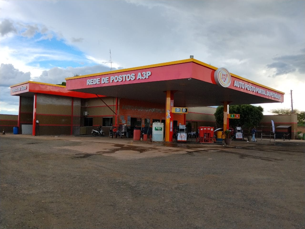 Fachada e cobertura da Rede de Postos A3P executada pela Excelência Comunicação Visual